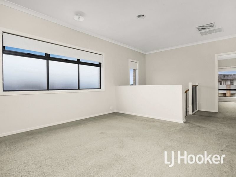 Photo - 16 Seafarer Way, Sanctuary Lakes VIC 3030 - Image 6