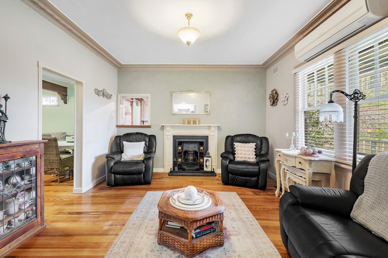 Photo - 16 Seaview Crescent, Mulgrave VIC 3170 - Image 2
