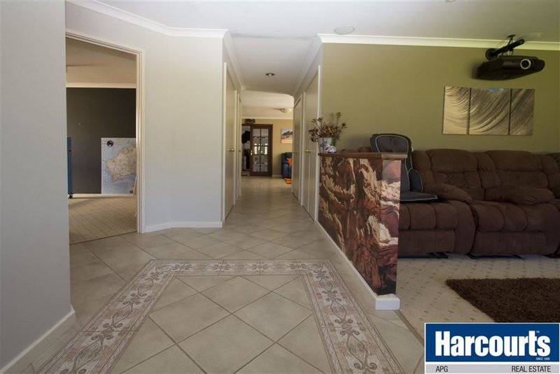 Photo - 16 Sellenger Way, Australind WA 6233 - Image 3