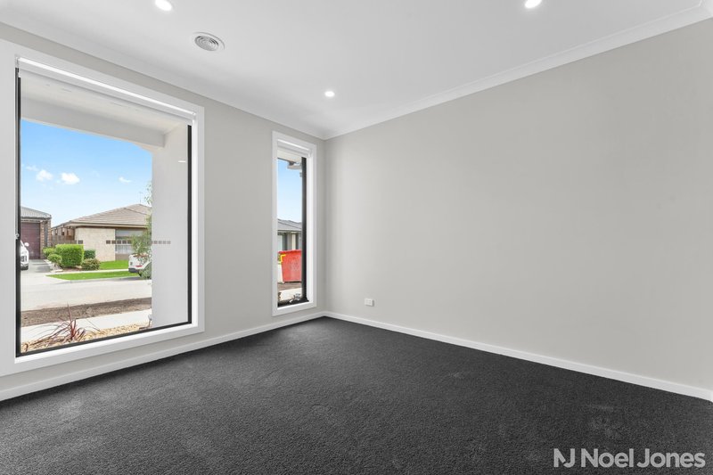 Photo - 16 Semilla Street, Clyde North VIC 3978 - Image 4
