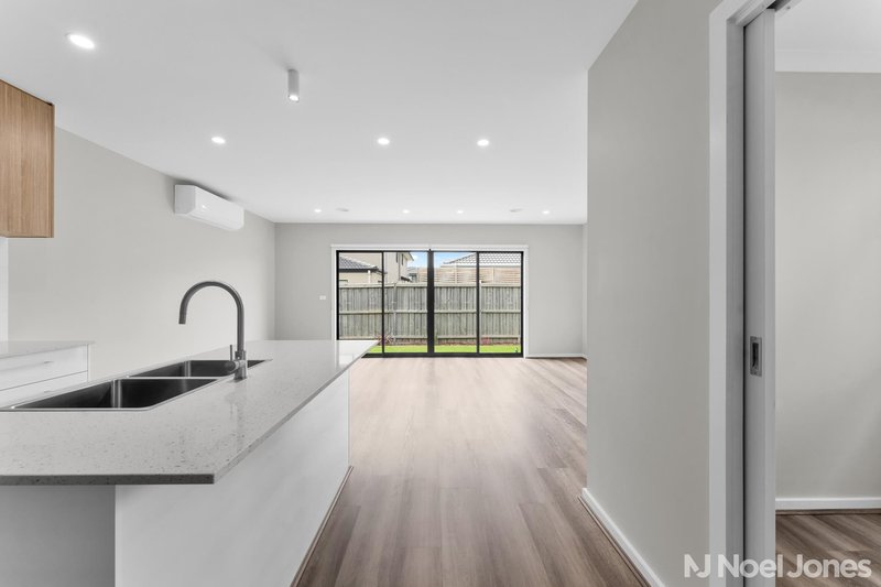 Photo - 16 Semilla Street, Clyde North VIC 3978 - Image 10