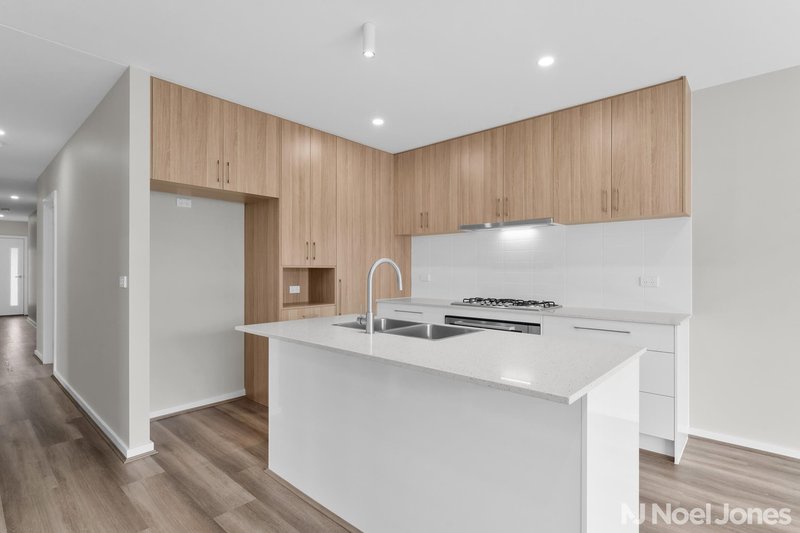 Photo - 16 Semilla Street, Clyde North VIC 3978 - Image 14