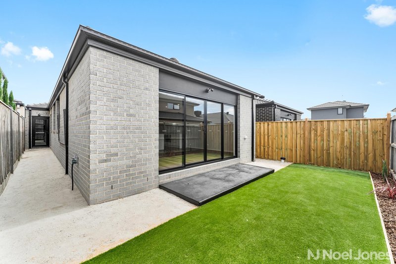 Photo - 16 Semilla Street, Clyde North VIC 3978 - Image 15