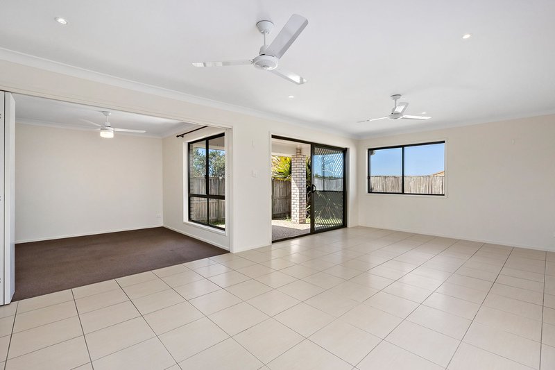 Photo - 16 Severn Crescent, North Lakes QLD 4509 - Image 5