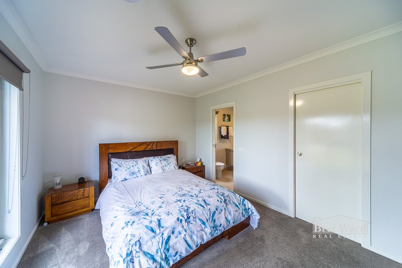 Photo - 16 Shannon Boulevard, Bairnsdale VIC 3875 - Image 4