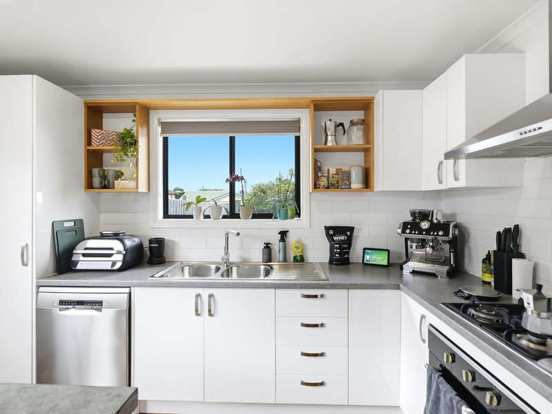 Photo - 16 Shea Street, Bacchus Marsh VIC 3340 - Image 8