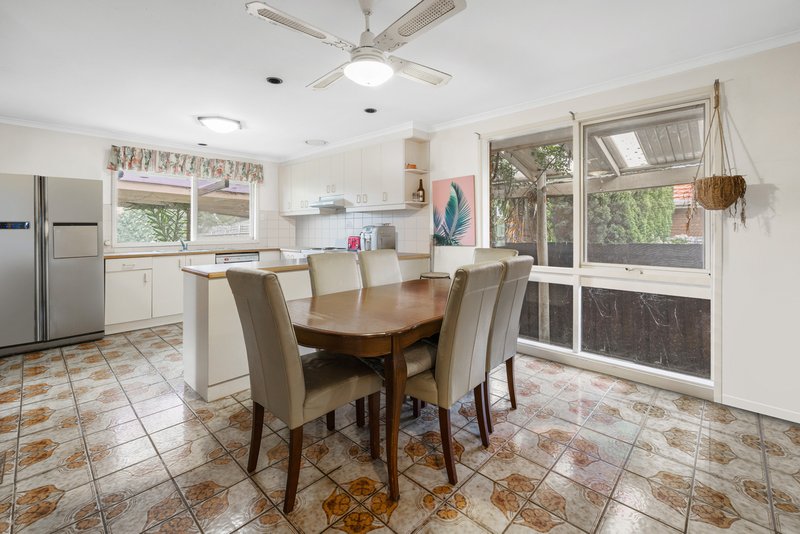 Photo - 16 Sheahan Crescent, Hoppers Crossing VIC 3029 - Image 3