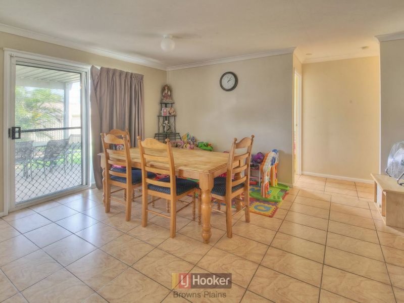 Photo - 16 Shelford Court, Boronia Heights QLD 4124 - Image 3