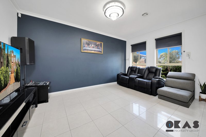 Photo - 16 Shepperd Way, Cairnlea VIC 3023 - Image 4