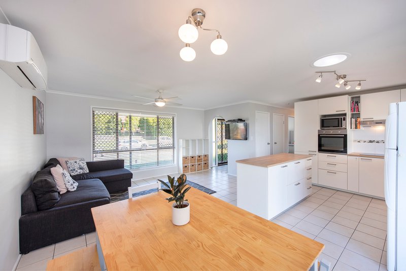 Photo - 16 Shields Street, Mount Warren Park QLD 4207 - Image 9