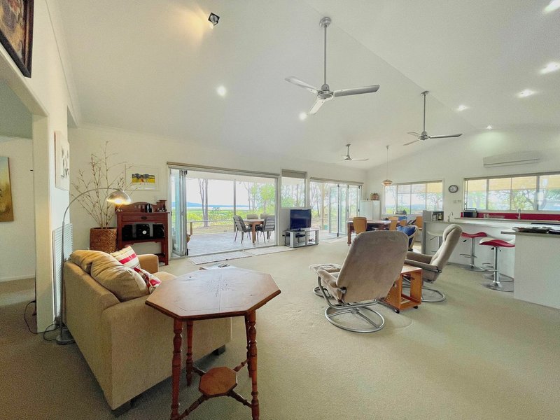 Photo - 16 Short Street, Rodds Bay QLD 4678 - Image 6