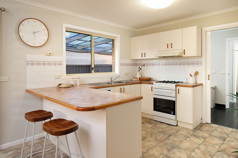 Photo - 16 Sonia Court, Wodonga VIC 3690 - Image 5