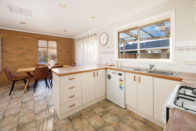 Photo - 16 Sonia Court, Wodonga VIC 3690 - Image 8
