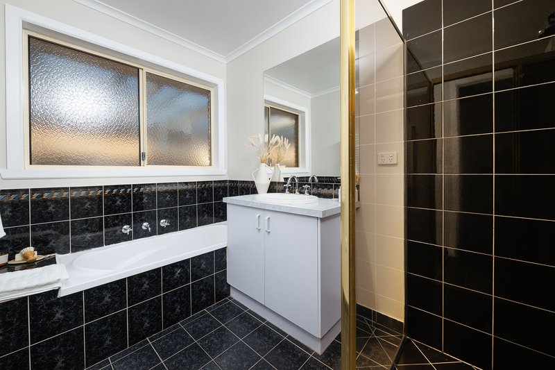 Photo - 16 Sonia Court, Wodonga VIC 3690 - Image 12