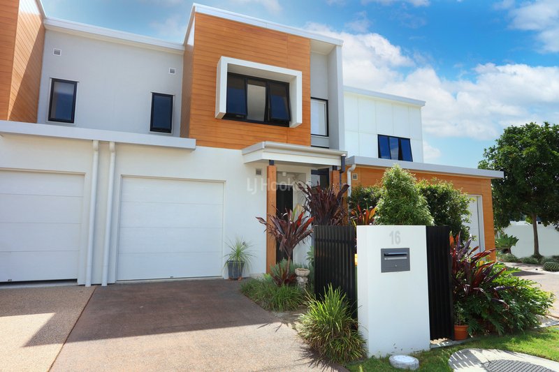 16 Sorrento Street, Hope Island QLD 4212