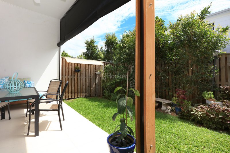 Photo - 16 Sorrento Street, Hope Island QLD 4212 - Image 7