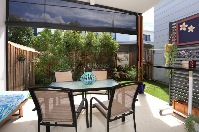 Photo - 16 Sorrento Street, Hope Island QLD 4212 - Image 8