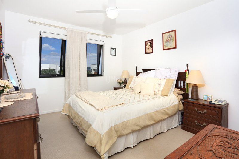 Photo - 16 Sorrento Street, Hope Island QLD 4212 - Image 16