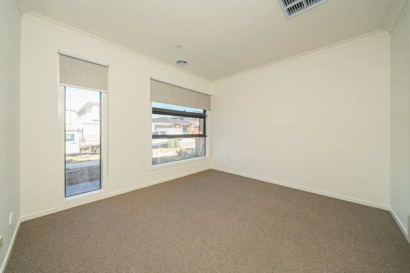 Photo - 16 Spindle Street, Clyde North VIC 3978 - Image 2