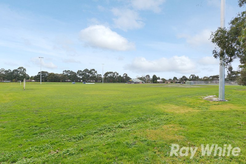 Photo - 16 Spruce Drive, Rowville VIC 3178 - Image 11