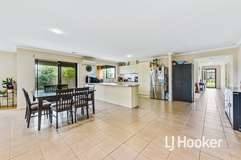 Photo - 16 St Mellion Court, Cranbourne VIC 3977 - Image 4