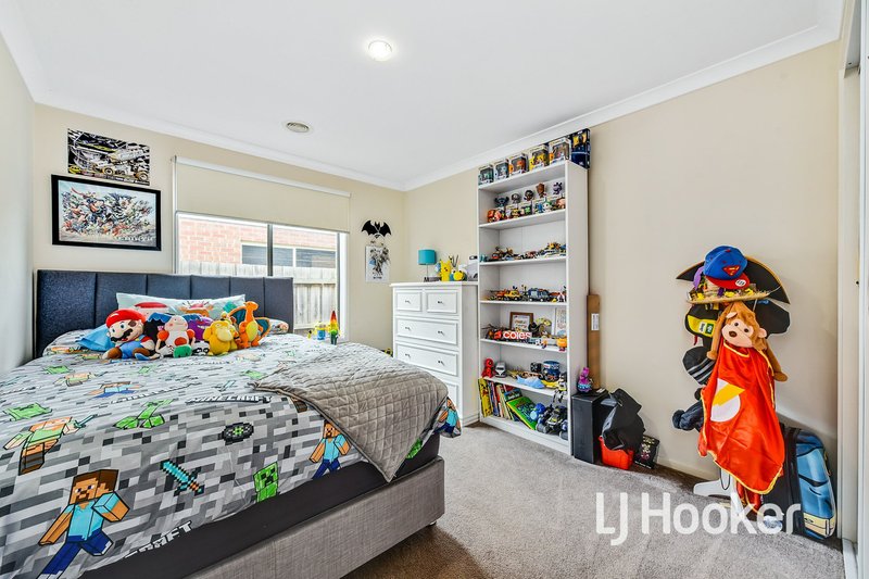 Photo - 16 St Mellion Court, Cranbourne VIC 3977 - Image 10