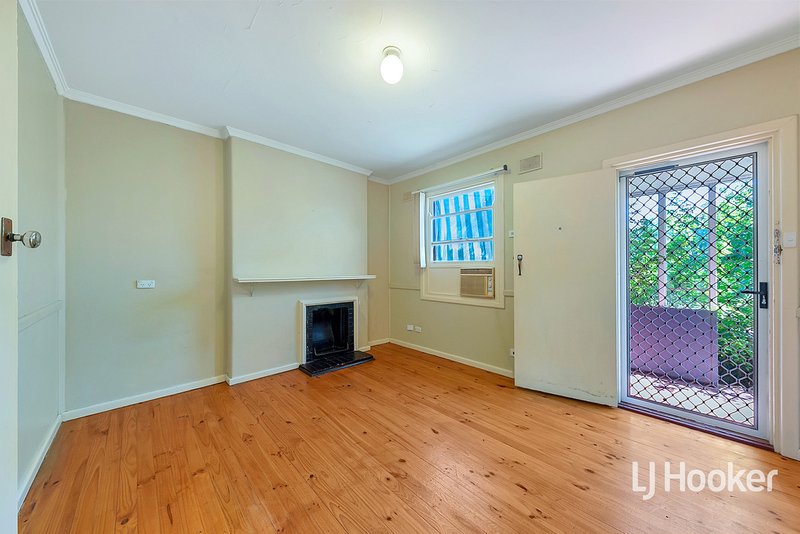 Photo - 16 Stakes Crescent, Elizabeth Downs SA 5113 - Image 2