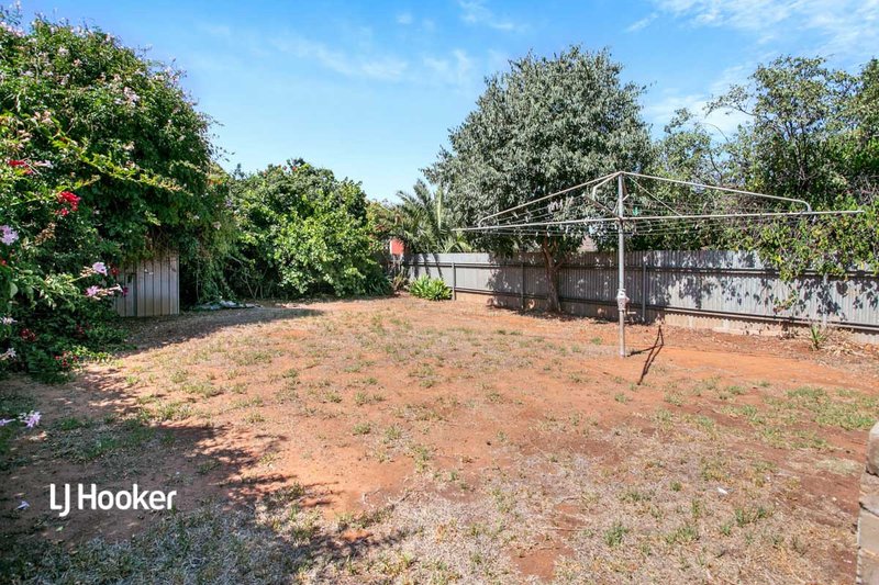 Photo - 16 Stakes Crescent, Elizabeth Downs SA 5113 - Image 12