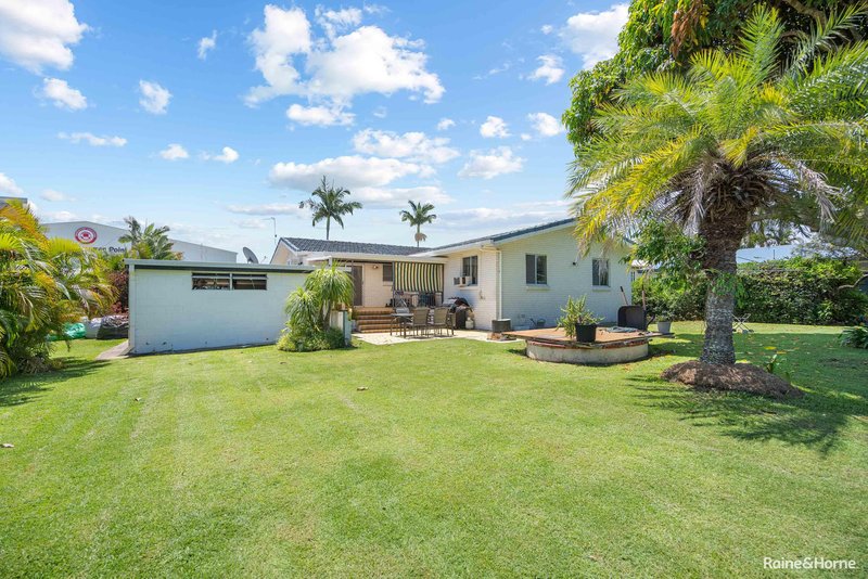 Photo - 16 Stewart Street, Urangan QLD 4655 - Image 3