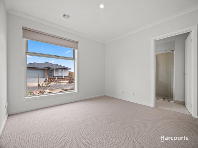 Photo - 16 Stodart Street, Tarneit VIC 3029 - Image 4