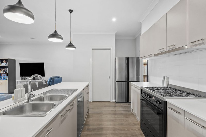 Photo - 16 Stonemason Road, Clyde North VIC 3978 - Image 3