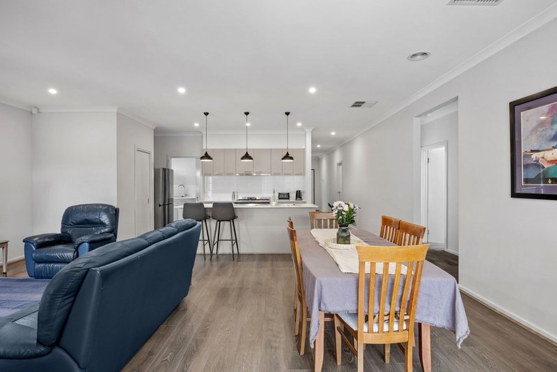 Photo - 16 Stonemason Road, Clyde North VIC 3978 - Image 6