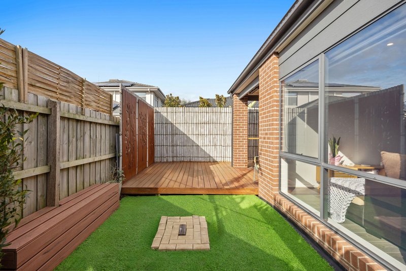 Photo - 16 Stonemason Road, Clyde North VIC 3978 - Image 14