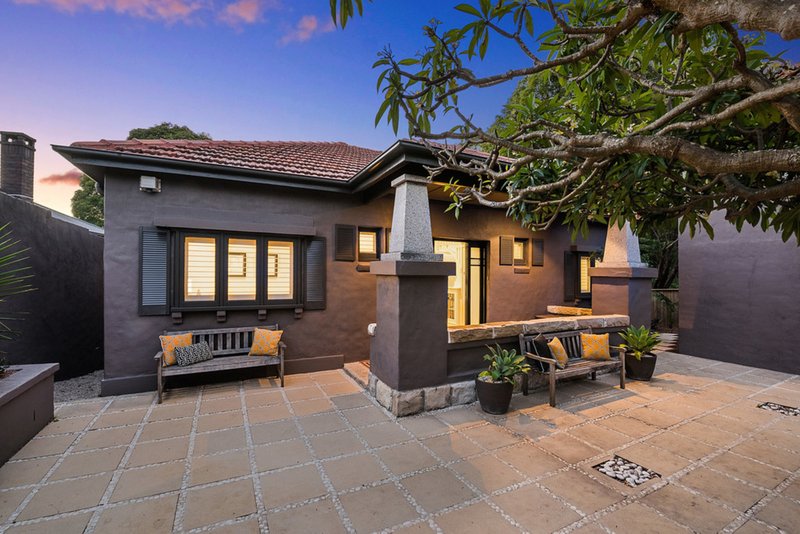 Photo - 16 Strathallen Avenue, Northbridge NSW 2063 - Image 2