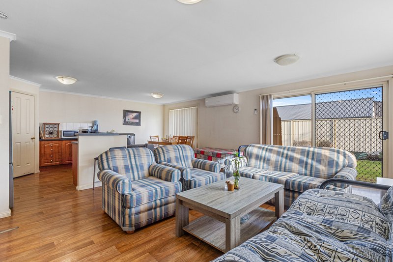 Photo - 16 Strathmore Avenue, Smithfield SA 5114 - Image 4