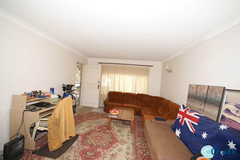 Photo - 16 Studzor Street, Warnbro WA 6169 - Image 4