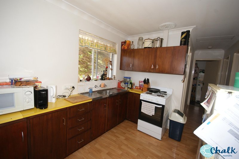 Photo - 16 Studzor Street, Warnbro WA 6169 - Image 6