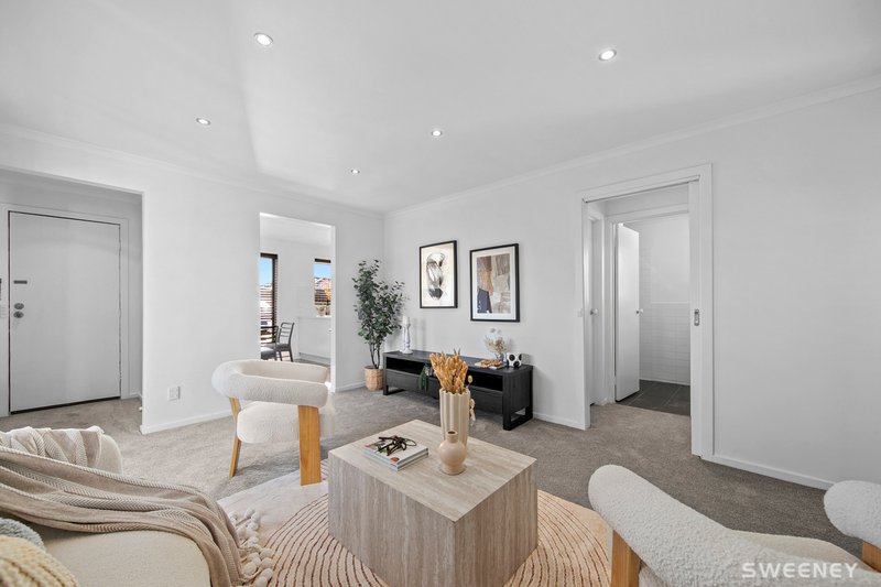 Photo - 16 Sturrock Court, Altona Meadows VIC 3028 - Image 4