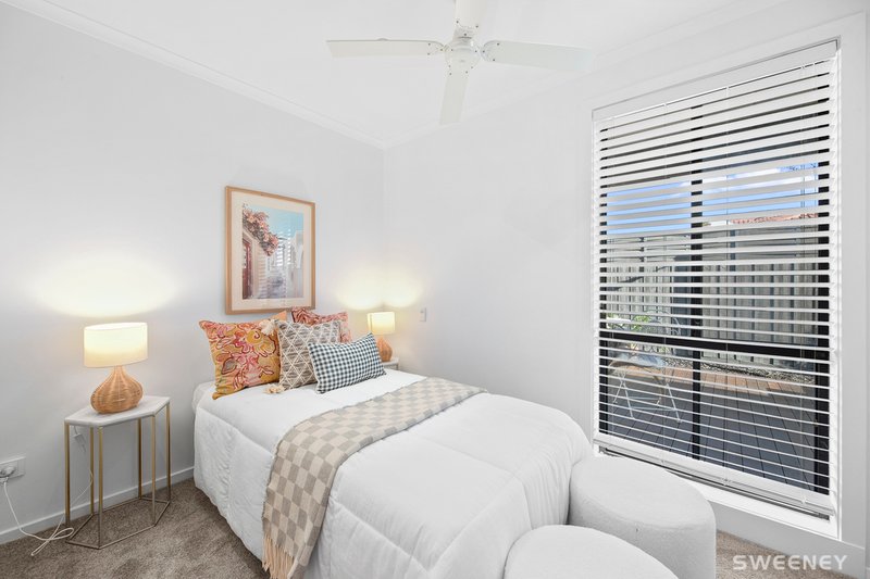 Photo - 16 Sturrock Court, Altona Meadows VIC 3028 - Image 7