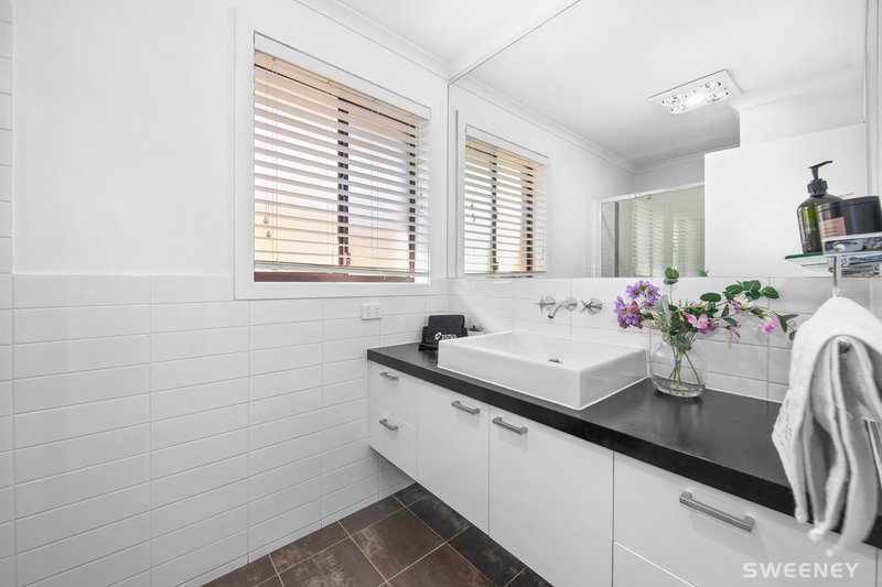 Photo - 16 Sturrock Court, Altona Meadows VIC 3028 - Image 8