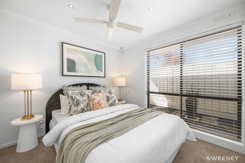 Photo - 16 Sturrock Court, Altona Meadows VIC 3028 - Image 9