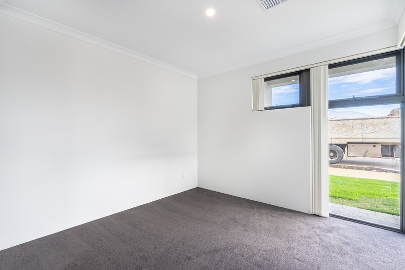Photo - 16 Tablelands Drive, Baldivis WA 6171 - Image 2