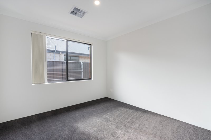 Photo - 16 Tablelands Drive, Baldivis WA 6171 - Image 4