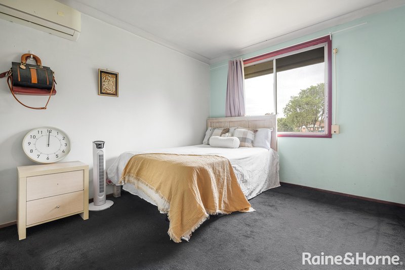 Photo - 16 Talbot Place, Ingleburn NSW 2565 - Image 7