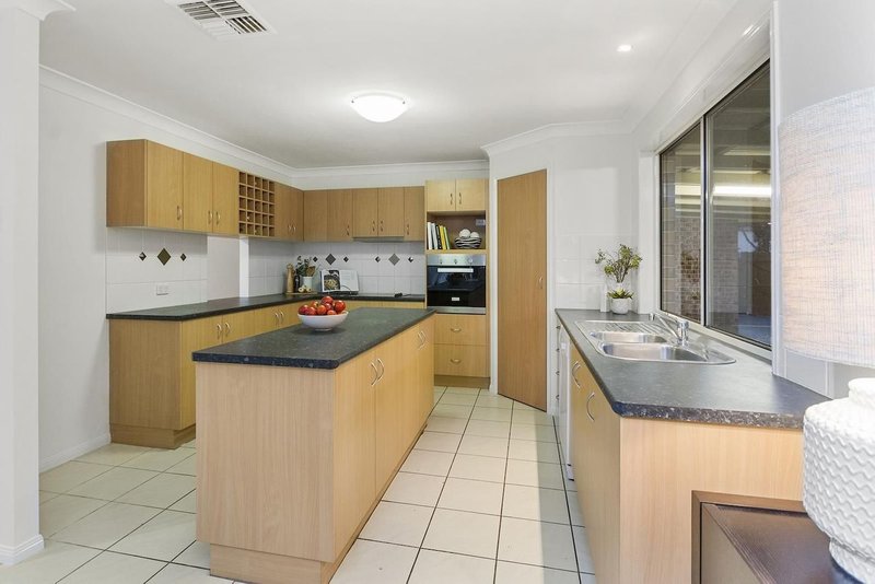 Photo - 16 Talisker Place, Parkinson QLD 4115 - Image 8