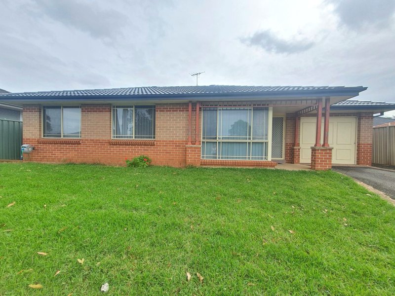 16 Tamworth Crescent, Hoxton Park NSW 2171