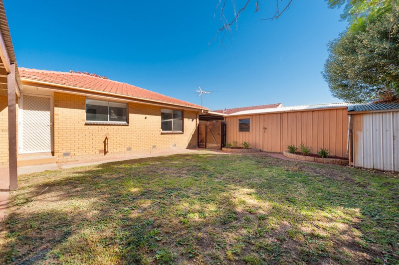 Photo - 16 Tanglewood Street, Kings Park VIC 3021 - Image 14