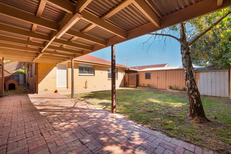 Photo - 16 Tanglewood Street, Kings Park VIC 3021 - Image 15