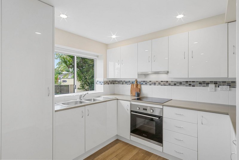 Photo - 16 Tasman Street, Stafford Heights QLD 4053 - Image 7