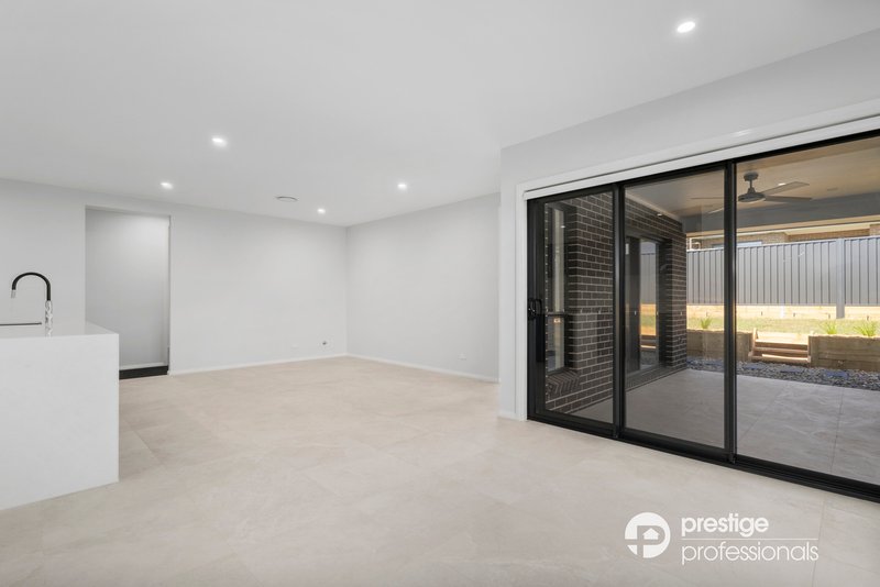 Photo - 16 Teale Circuit, Tahmoor NSW 2573 - Image 3